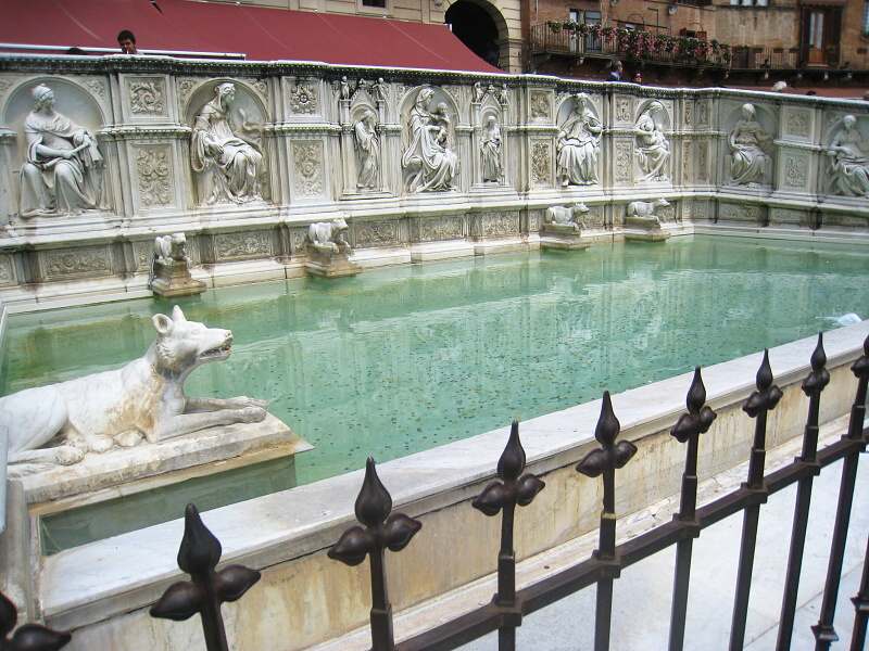 Piazza del Campo - Fontána Radosti (Fonte Gaia) od Jacopo Della Quercia