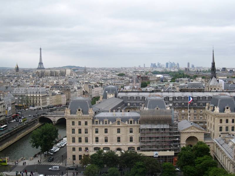 Notre Dame - výhľad z Galérie Chimér na Paríž