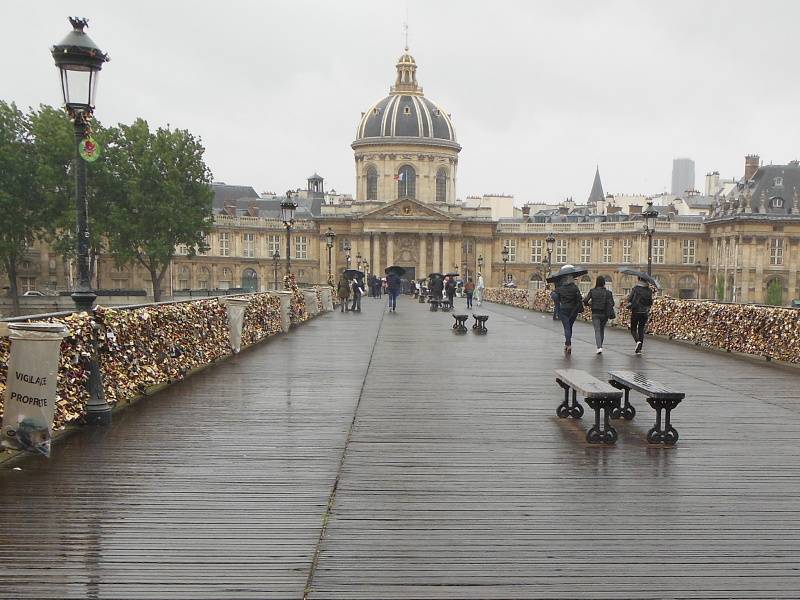 Francúzsky Inštitút, z Mosta umenia pont des Arts