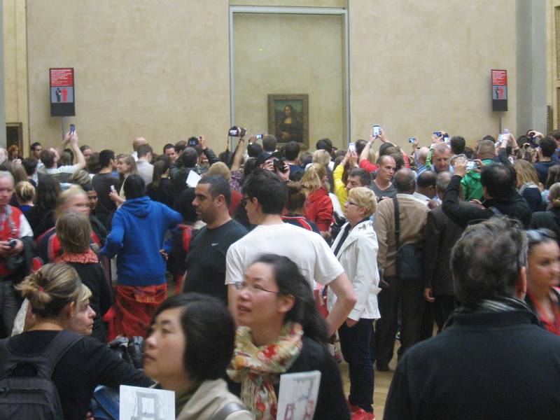 Louvre: malá a škaredá :)