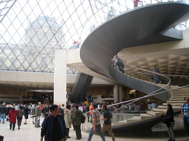 Louvre - pod pyramídou