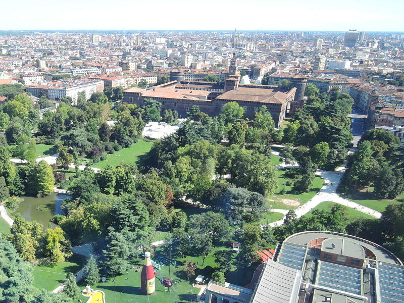 Torre Branca - výhľad na Castello Sforzesco
