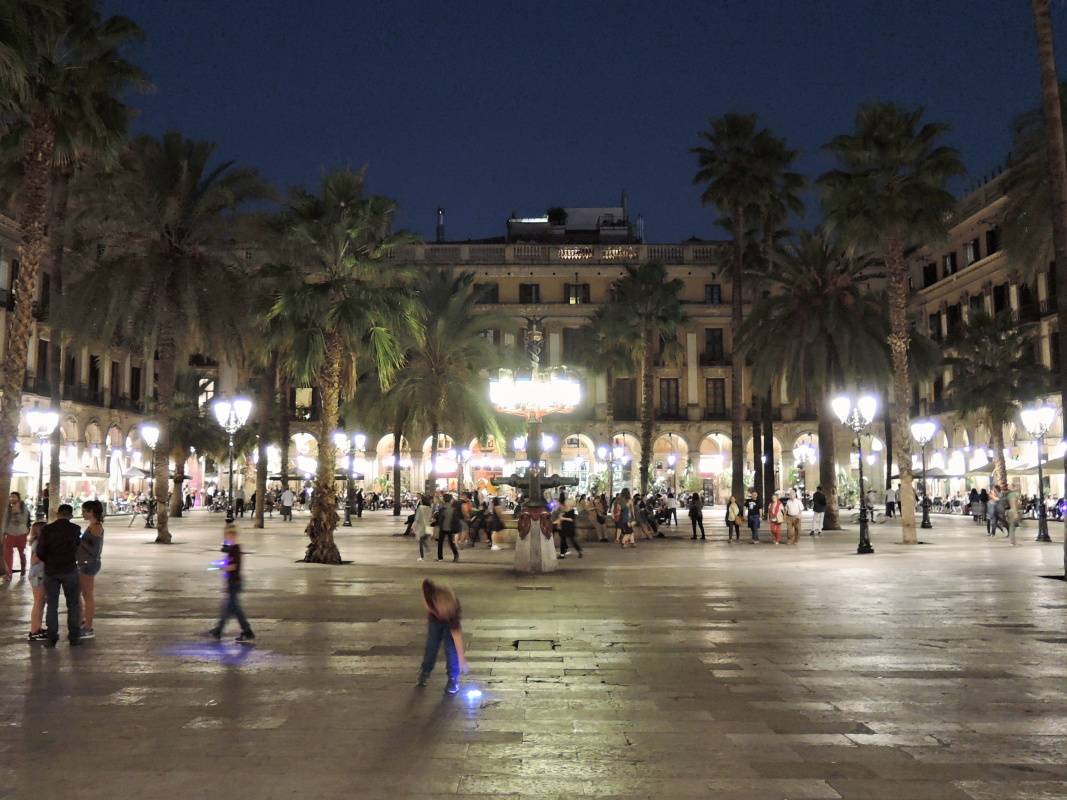 Kráľovské námestie - Placa Reial