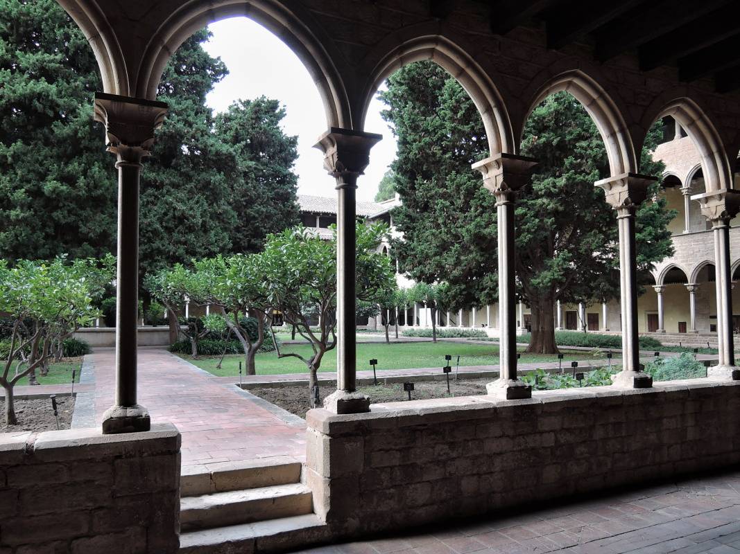 Kláštor Santa Maria de Pedralbes - nádvorie