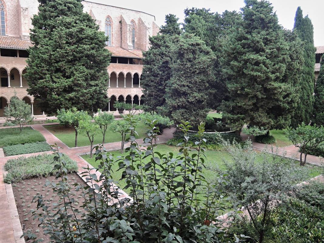 Kláštor Santa Maria de Pedralbes - nádvorie