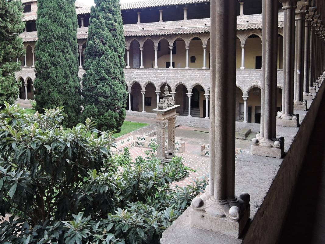 Kláštor Santa Maria de Pedralbes - nádvorie