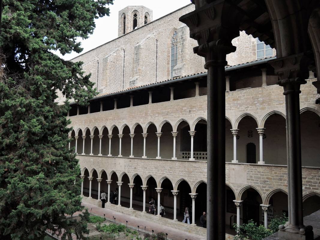 Kláštor Santa Maria de Pedralbes - nádvorie