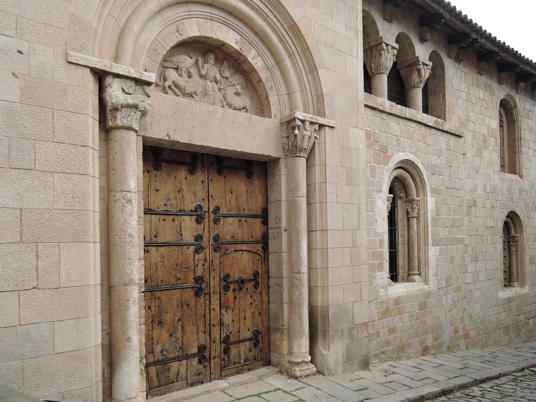 Kláštor Santa Maria de Pedralbes - ulička ku kláštoru
