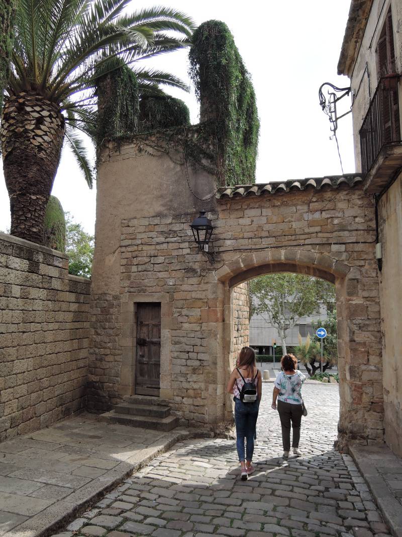 Kláštor Santa Maria de Pedralbes - ulička ku kláštoru
