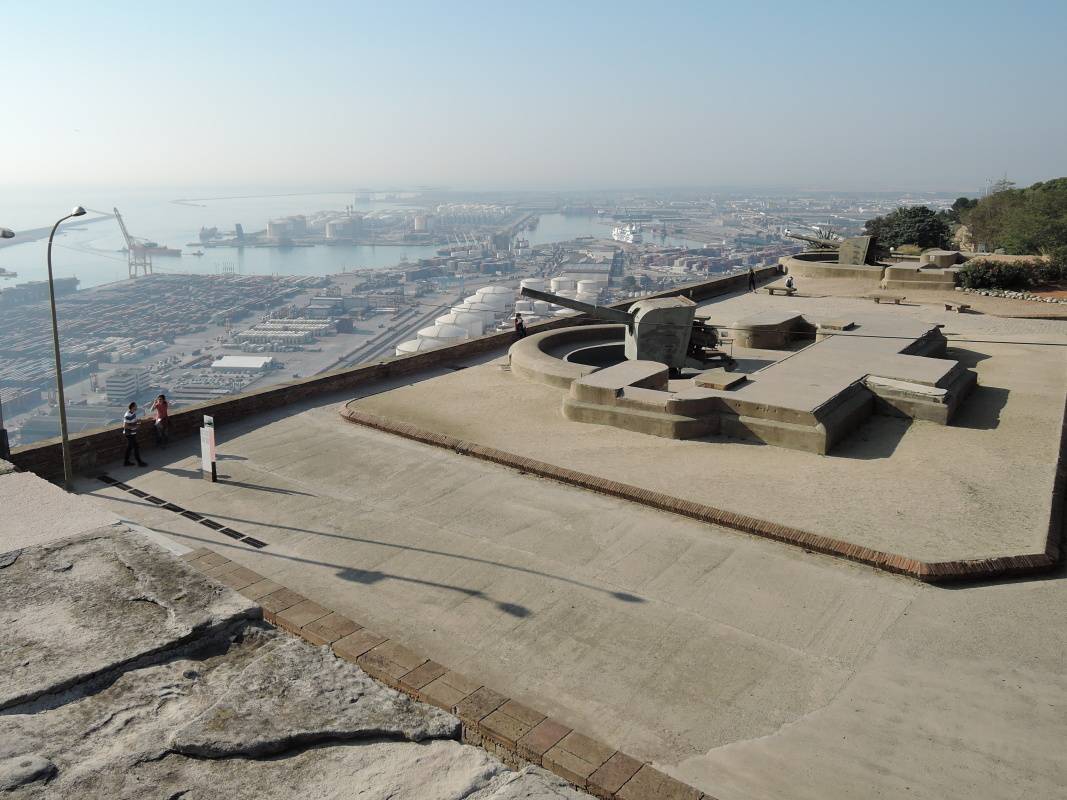 Pevnosť Montjuic - prístav a delá