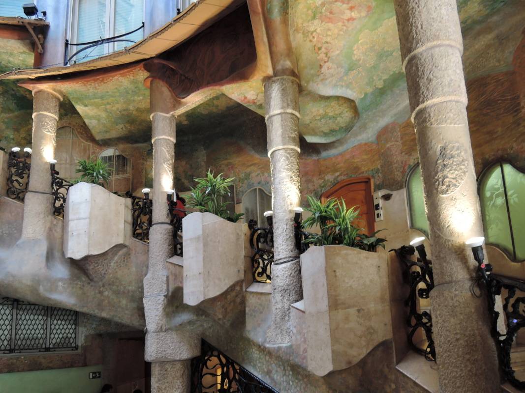 La Pedrera - schodiskoako akvárium vedúce na prvé poschodie
