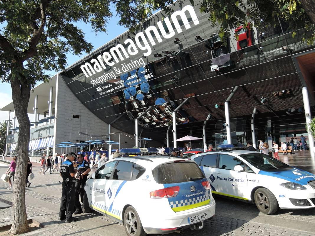 Policajti pred Maremagnum