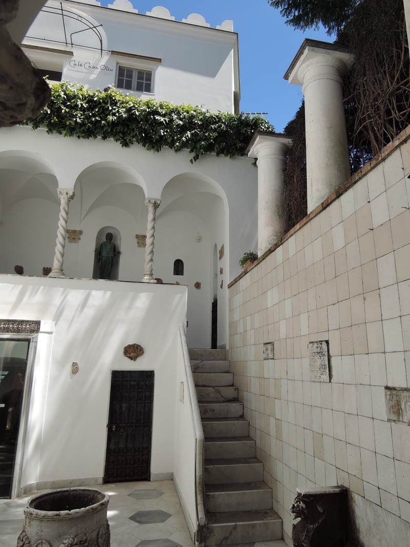 San Michele - výhľad na poschodie z dvora