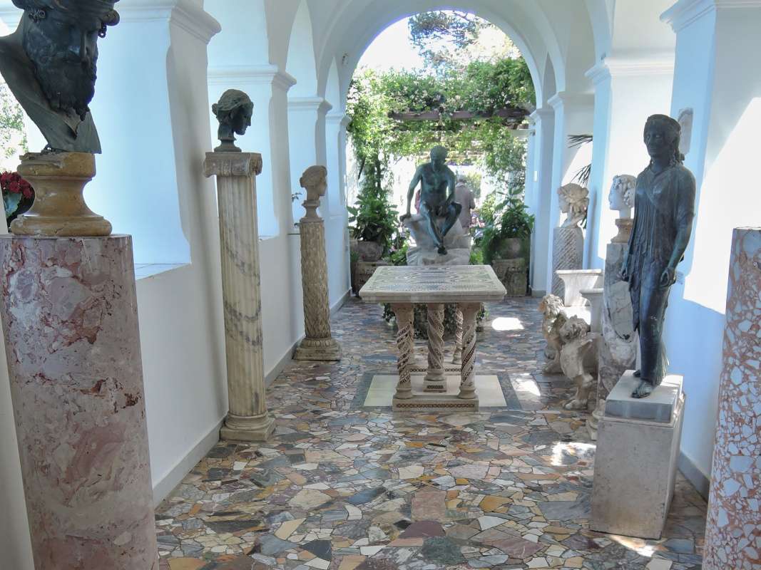 San Michele - lodžia s rímskymi sochami
