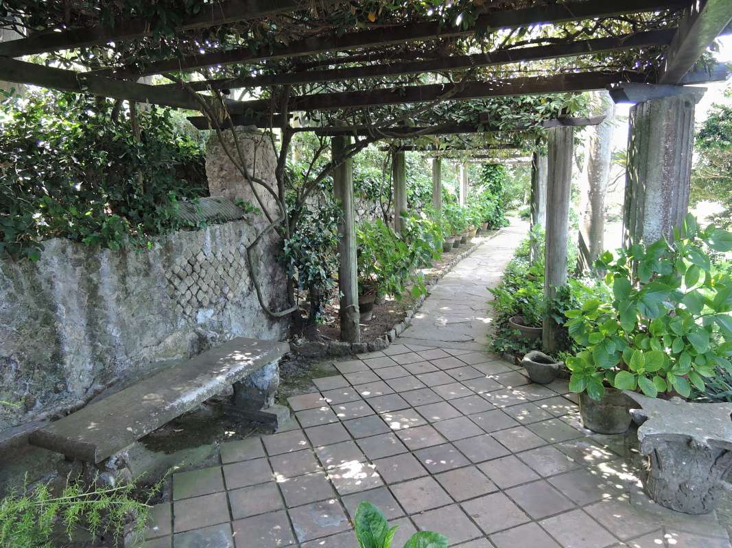 San Michele - pergola od kaplnky