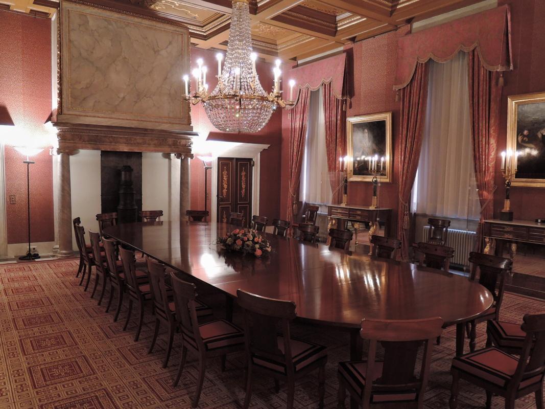 Červený salónik