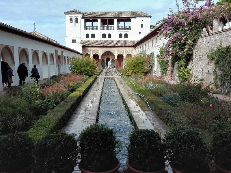 Nádvorie Hlavného kanála (Patio de Acequia)