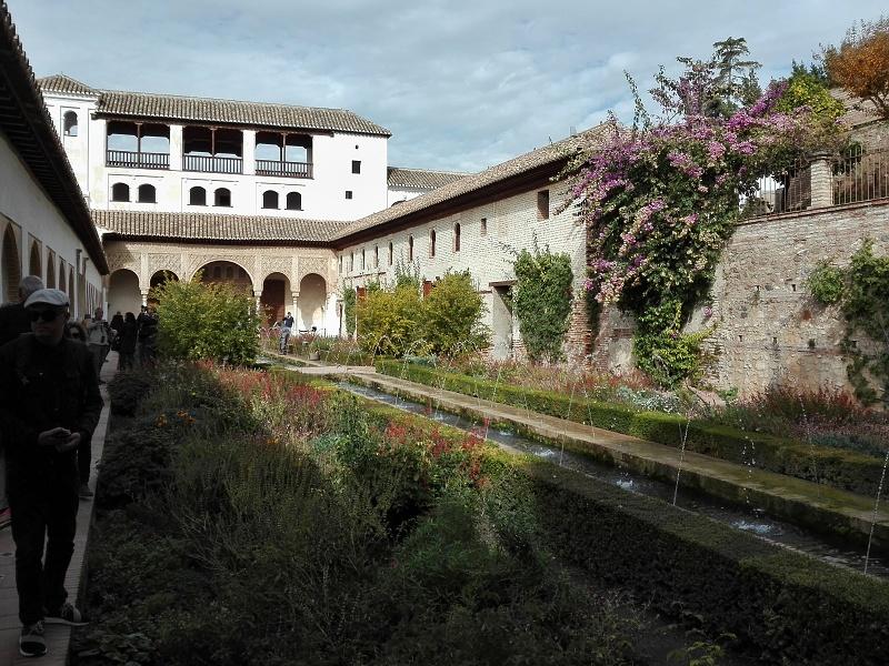 Nádvorie Hlavného kanála (Patio de Acequia)