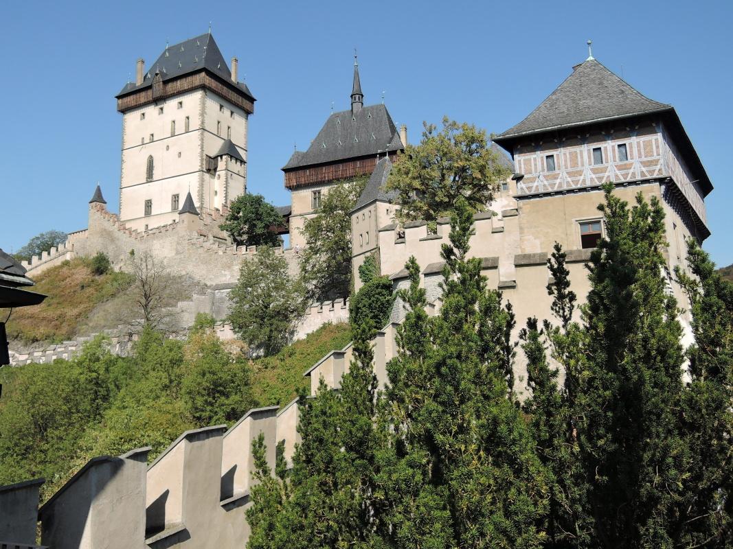 Karlštejn od Studničnej veže