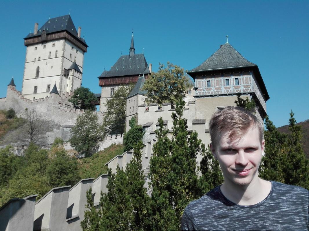Karlštejn od Studničnej veže