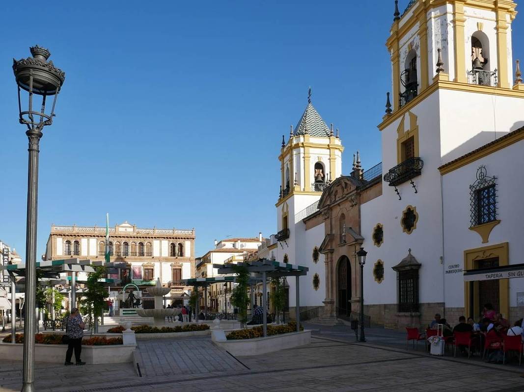 Plaza del Socorro - moderné politické centrom Rondy. Tu Blas Infante, otec andalúzskeho nacionalizmu, r. 1918 prvýkrát ukázal andalúzsku vlajku a erb