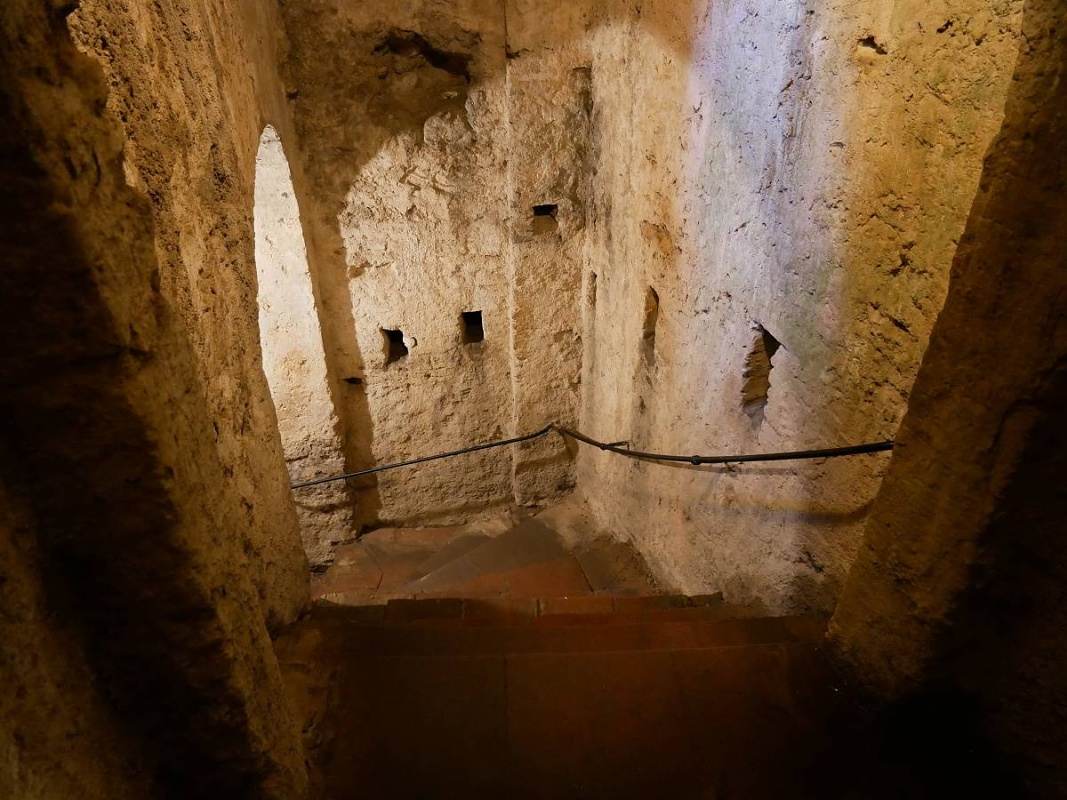 La Casa del Rey Moro - ideme ešte nižšie