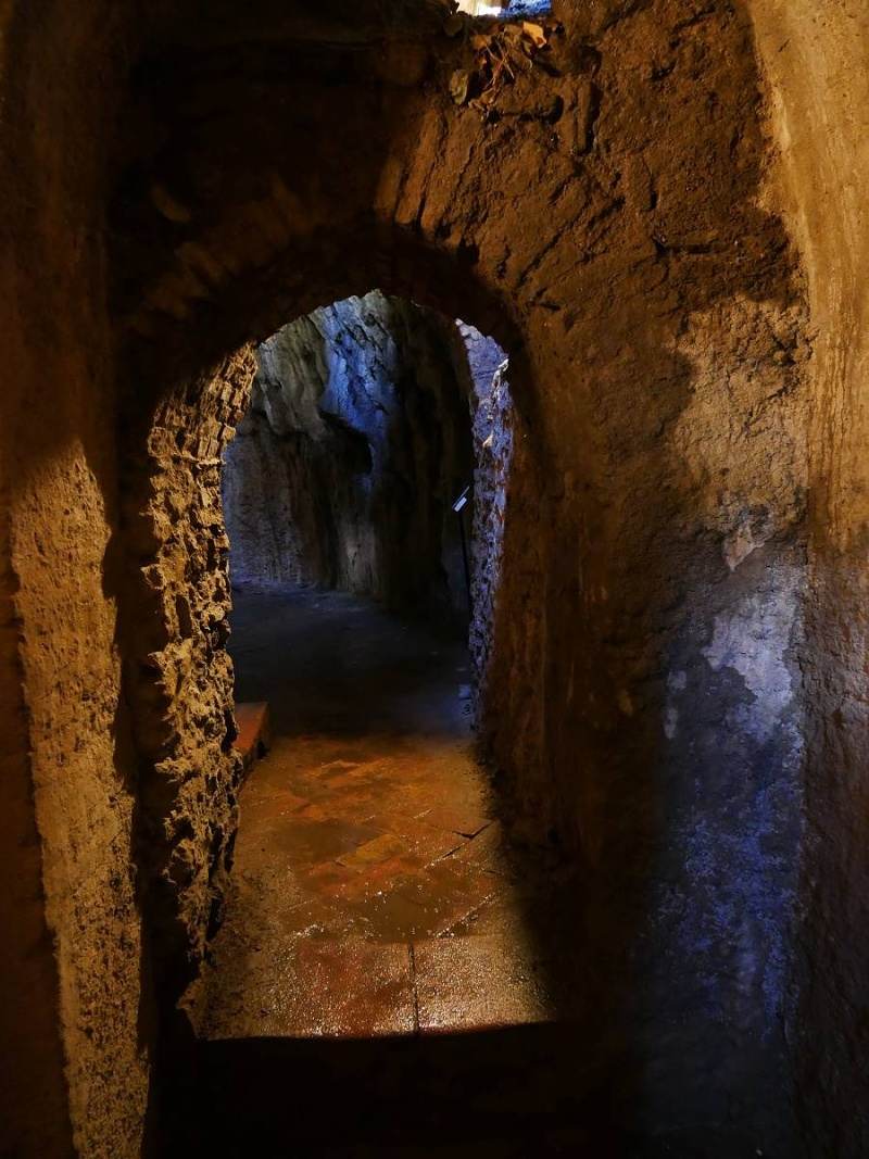 La Casa del Rey Moro - vchod do zbrojnice (miestnosť pre posádku)