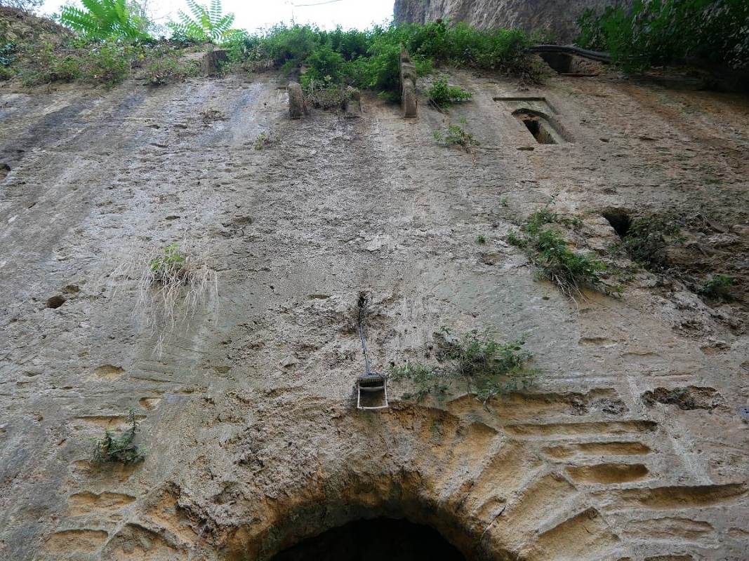 La Casa del Rey Moro - múr nad bránkou ...