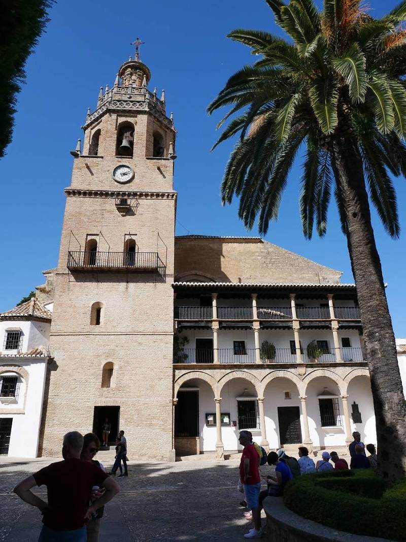 Radničné námestie (Plaza Duquesa de Parcent) - Kostol Panny Márie(Iglesia de Santa Maria la Mayor)