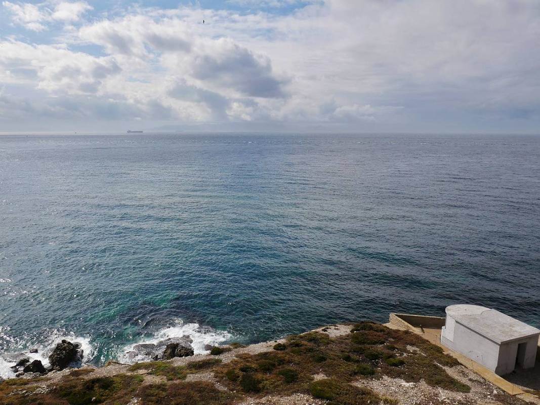 Great Europa point - pohľad cez Gibraltársku úžinu na Afriku