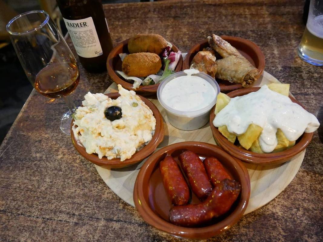 Malaga - moja a Mirkina večera - tapas a vino de Malaga :)