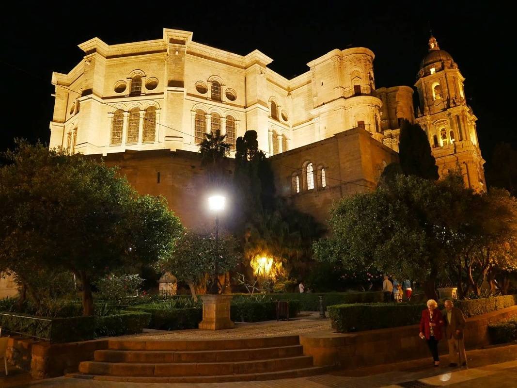 Malaga - večerná Katedrála