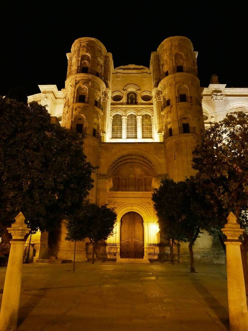 Malaga - večerná Katedrála