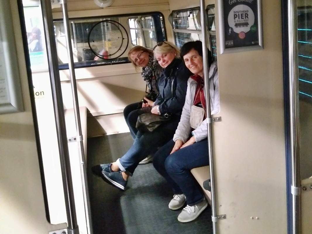 Mólo v Southende - Hela a malá Marta s nami nešli, ostali nakupovať :)