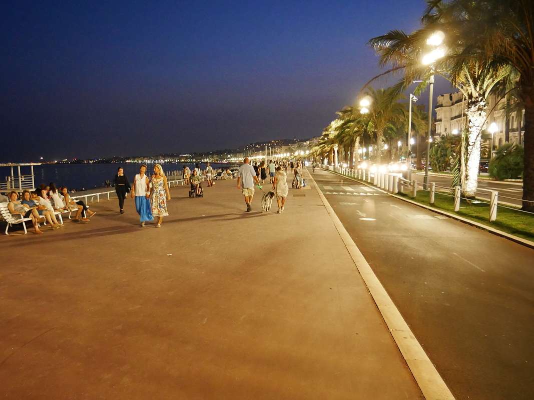 Promenáda des Anglais v noci