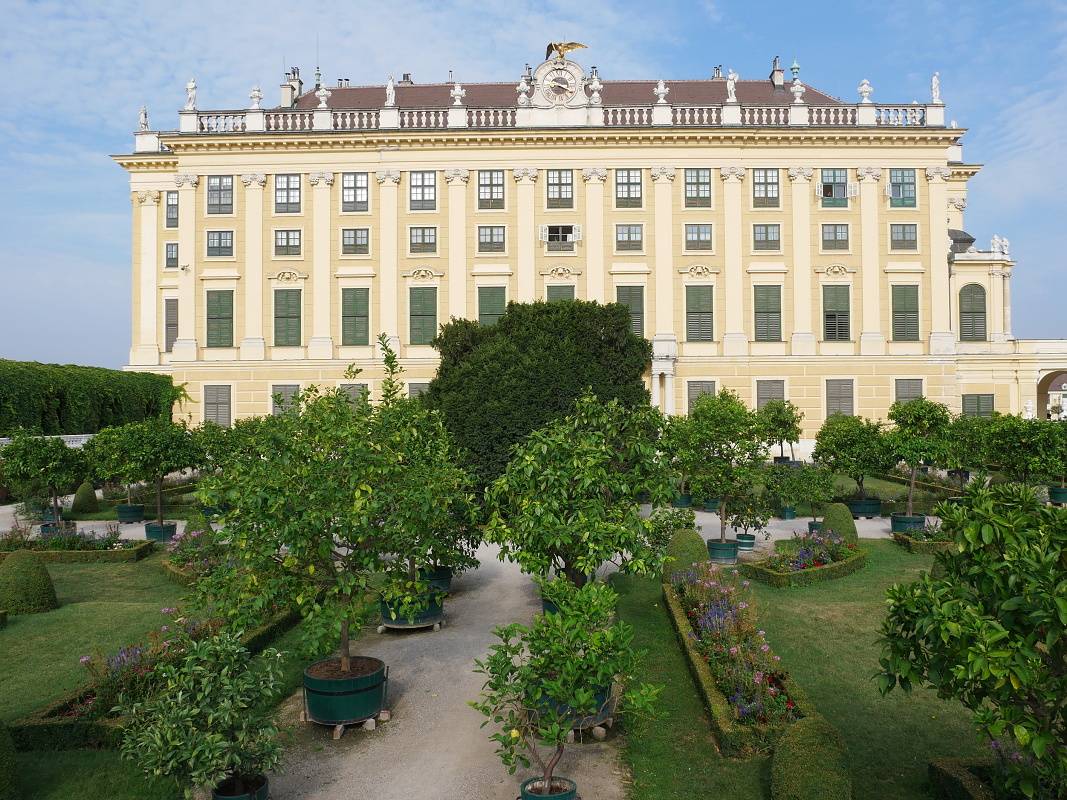 Záhrady korunného princa Rudolfa (Privy Garden) - Schönbrunn z boku