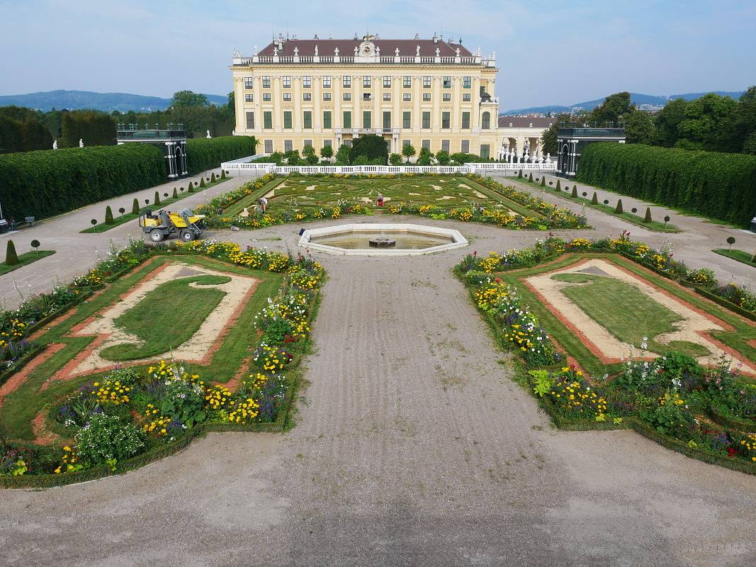 Záhrady korunného princa Rudolfa (Privy Garden) - Schönbrunn z boku
