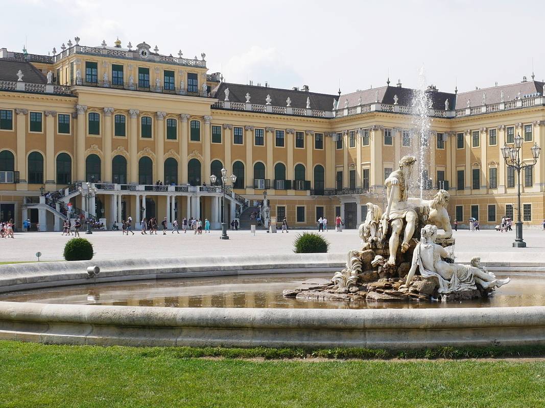 Dovidenia, Schönbrunn