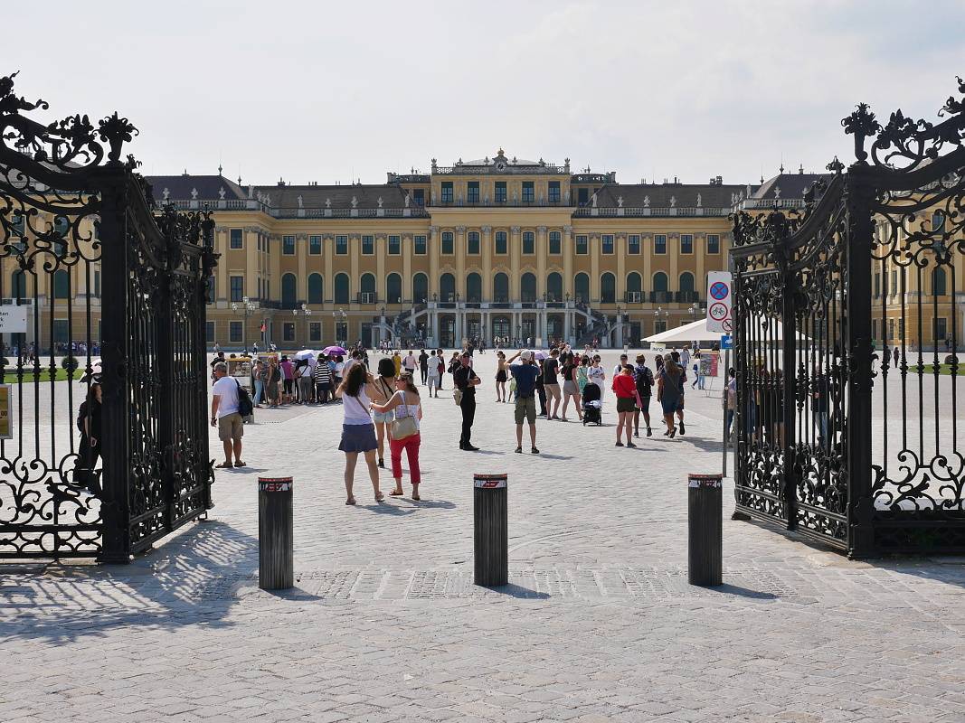 Dovidenia, Schönbrunn