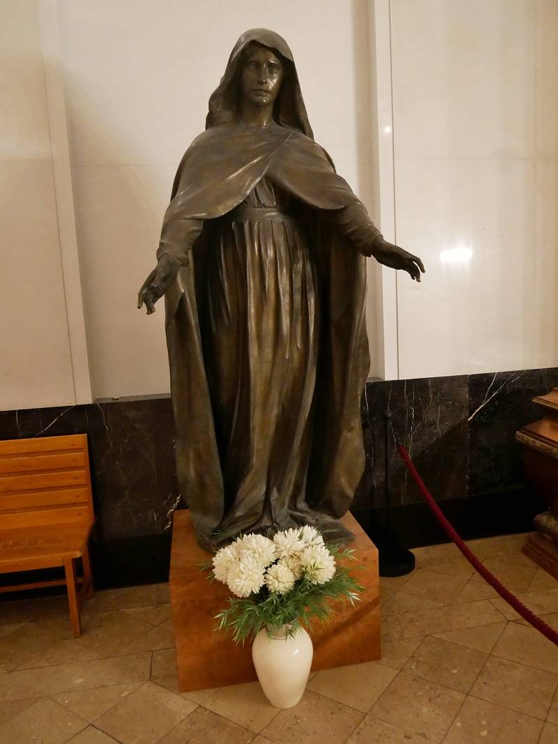 Socha Madony pripomínajúca cisárovnú Alžbetu