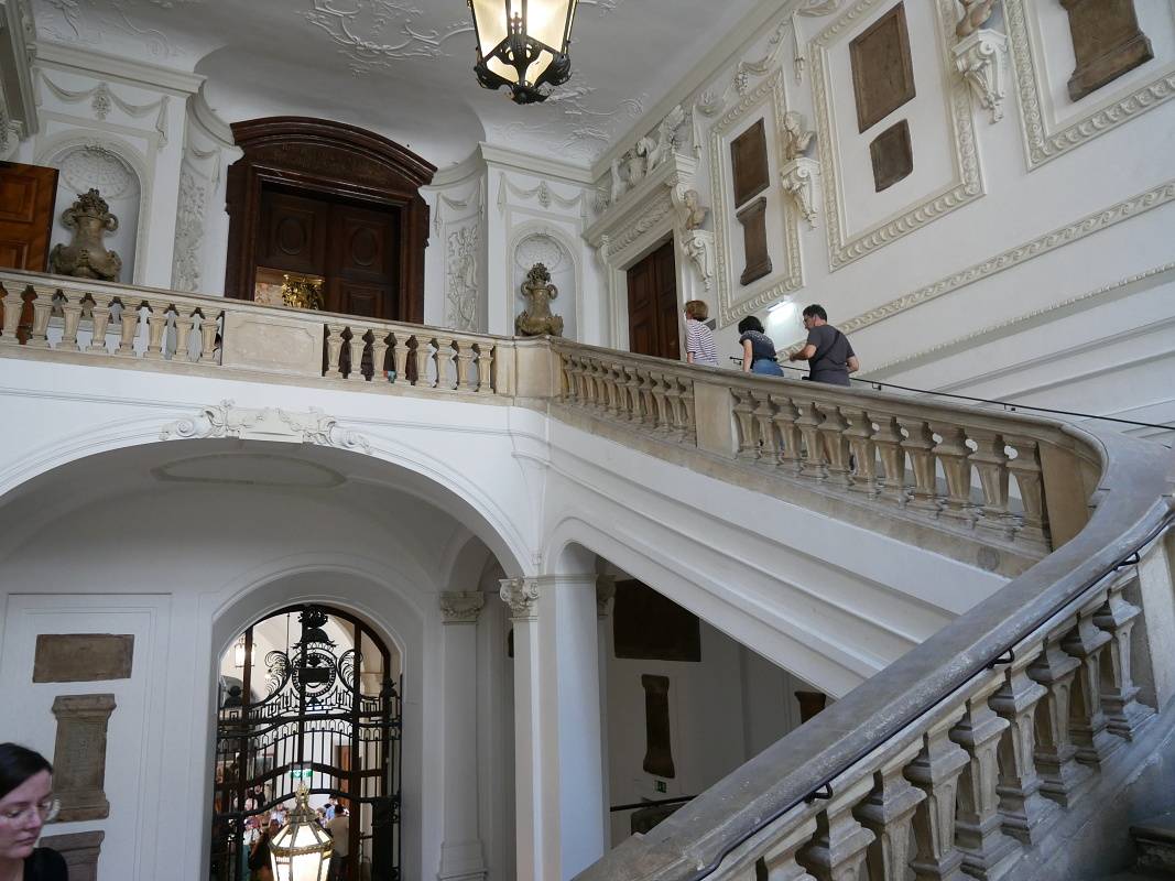 Rakúska národná knižnica, schodisko do Veľkej sály