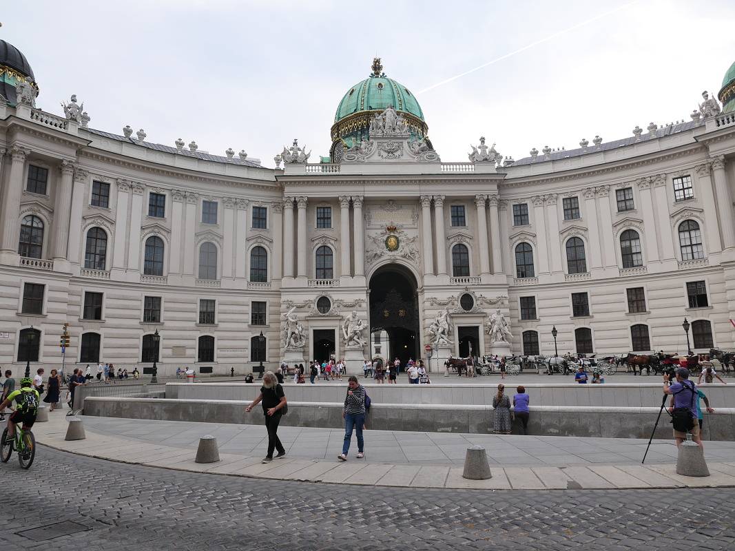 Hofburg, nový vstup, postavený Františkom Jozefom I. r. 1888