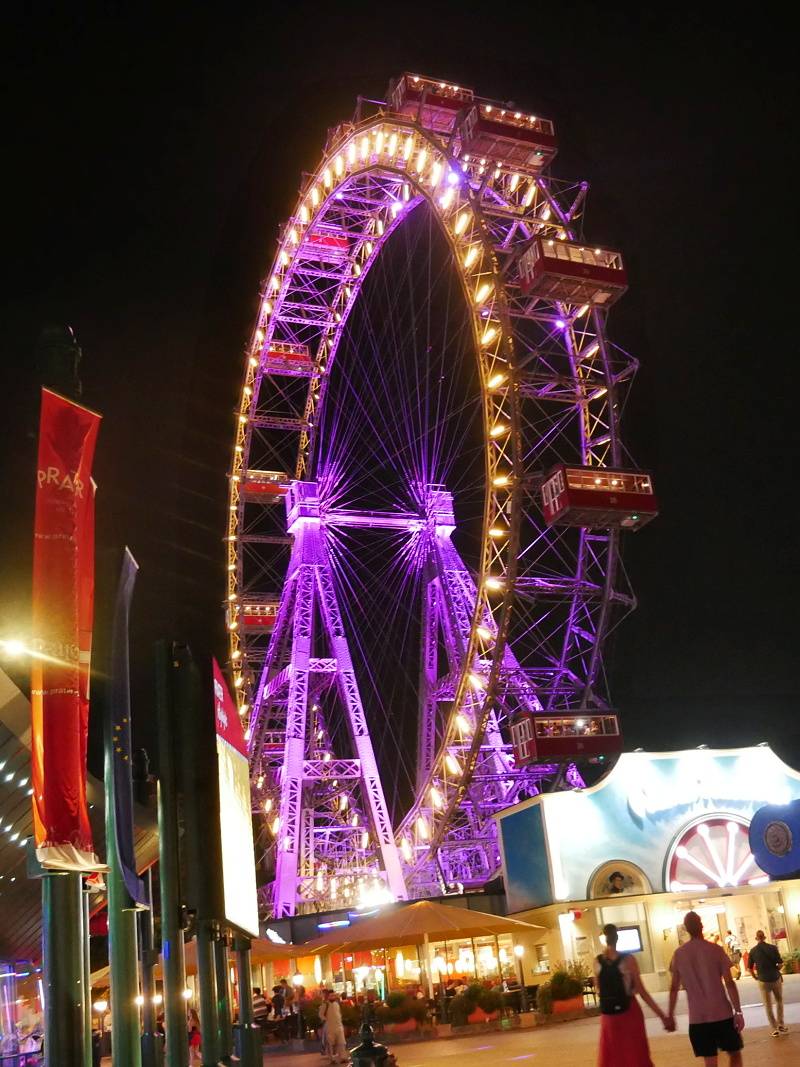 Prater - vysvietené Historické koleso