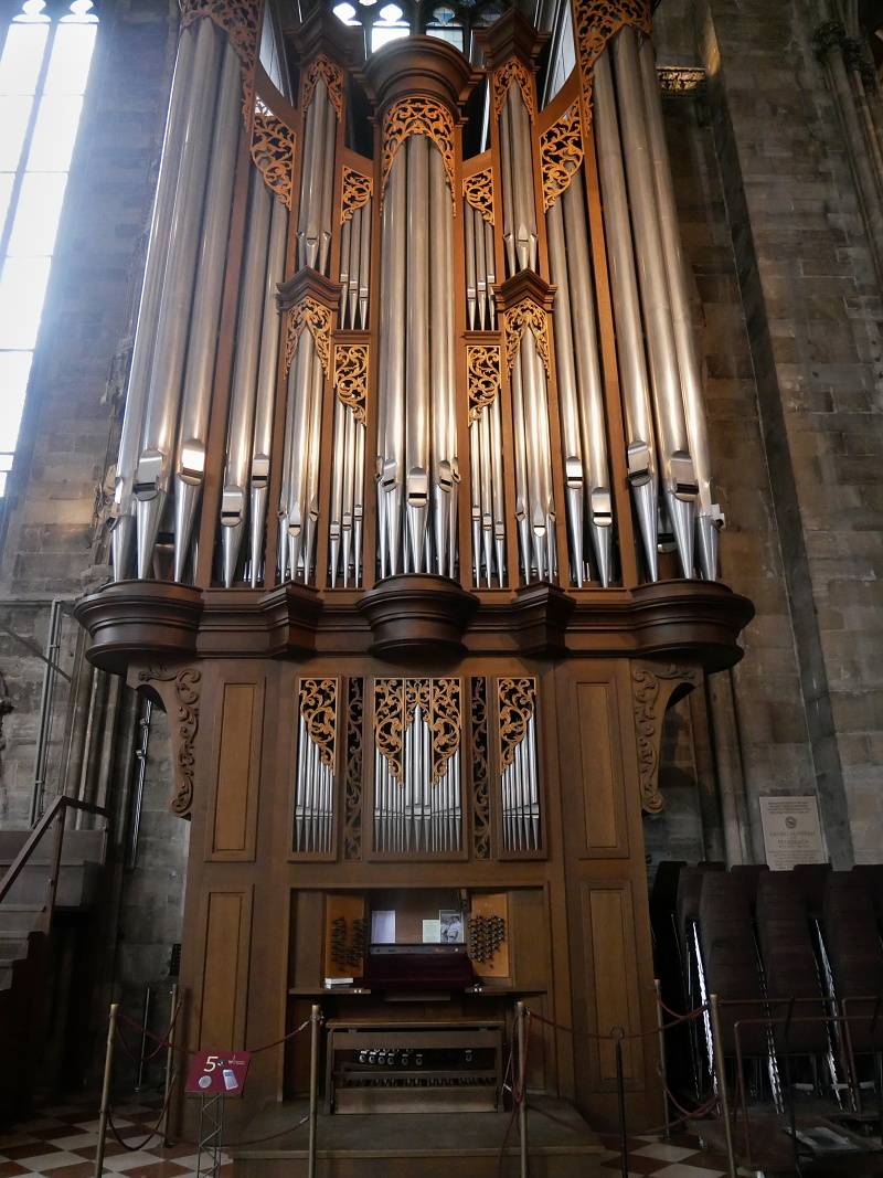 Katedrála sv. Štefana - organ na prízemí pri južnej stene