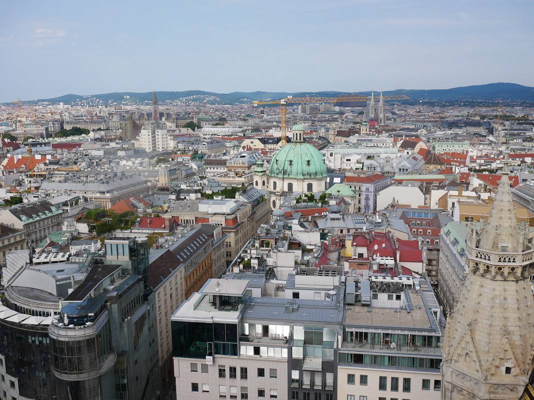 Katedrála sv. Štefana - výhľad z Južnej veže - kostol sv. Petra