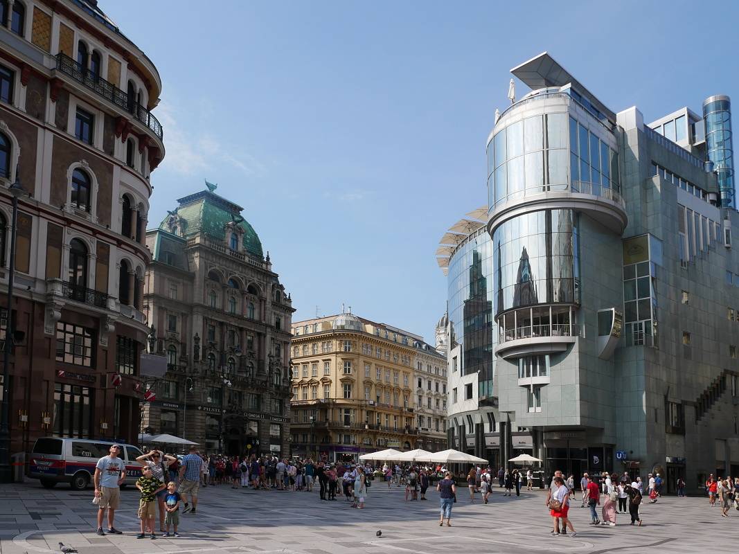 Katedrála sv. Štefana - Stephansplatz pred katedrálou