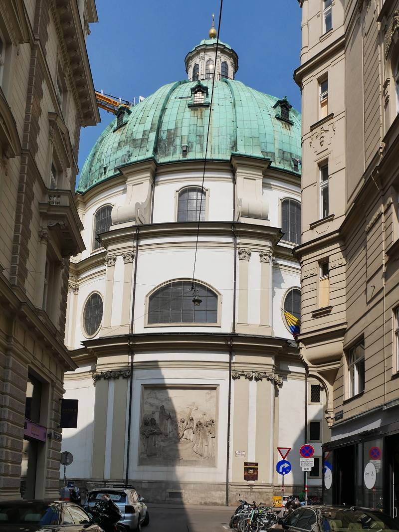 Kostol sv. Petra (Peterskirche) - prišla som bočnou uličkou