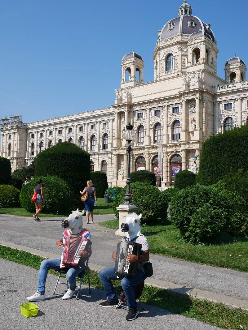 Múzejná štvrť, Prírodovedné múzeum a valčíky naživo