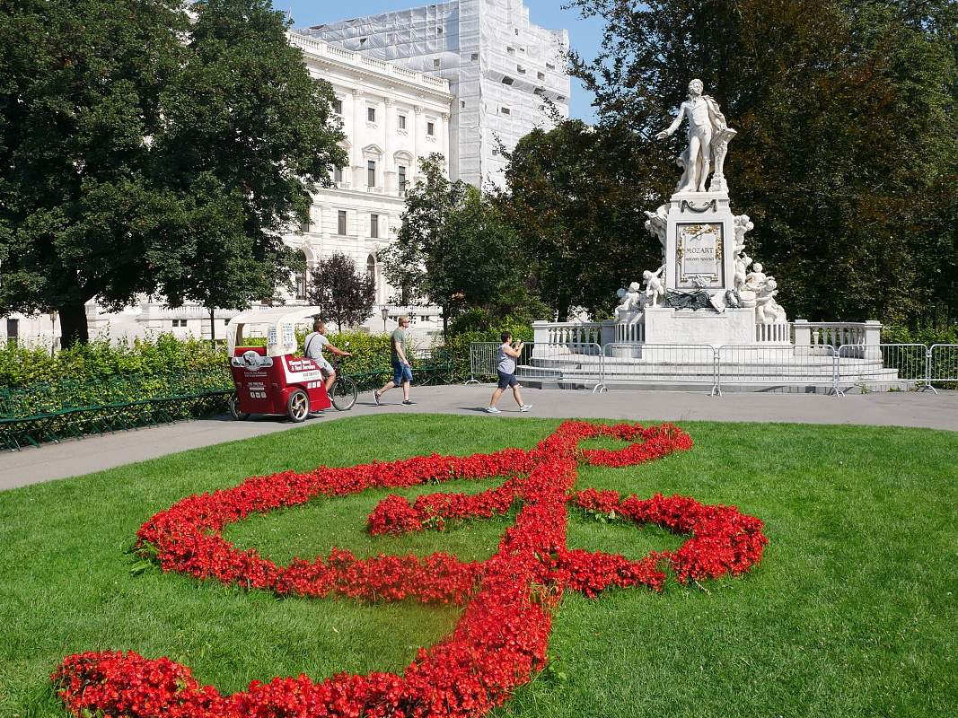 Burggarten, Mozartov pamätník z r. 1953