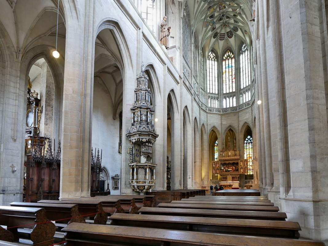Chrám sv. Barbory - interiér a nádherná kazateľnica
